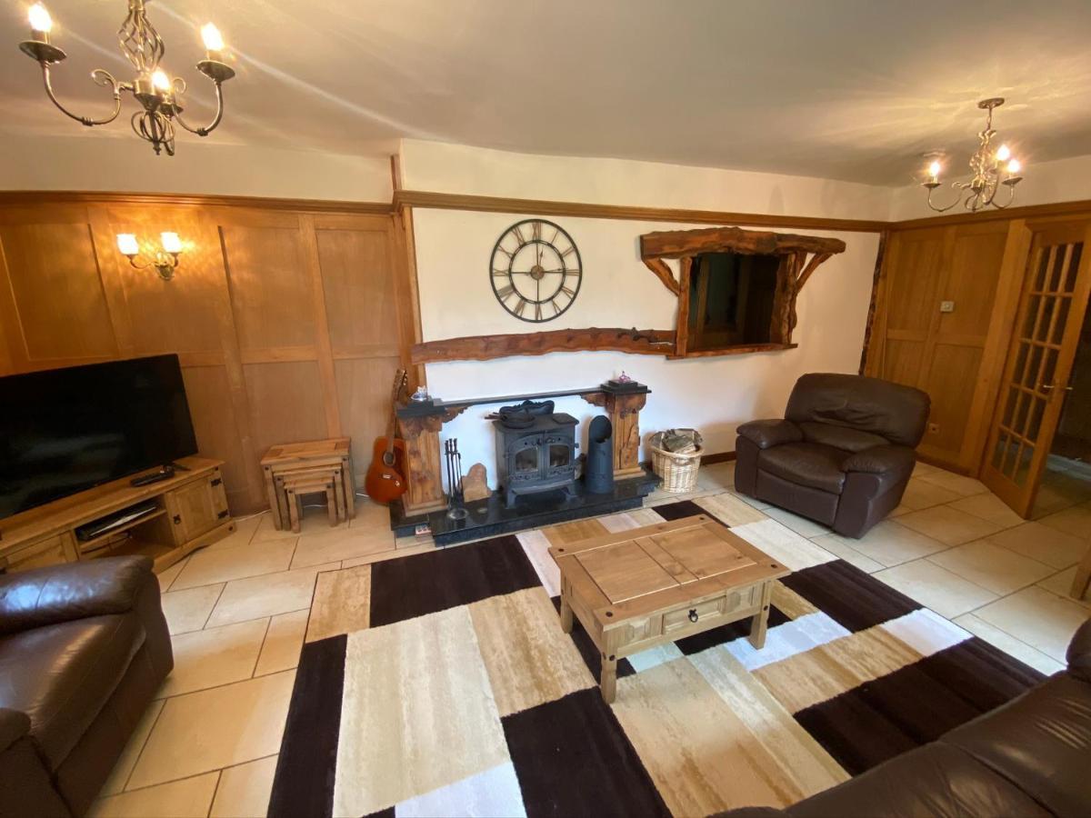 Holiday home Tranquil Thornhill Retreat With Hot Tub *