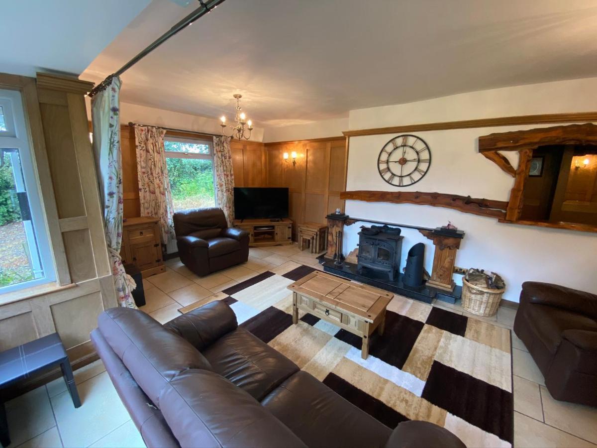 Tranquil Thornhill Retreat With Hot Tub *