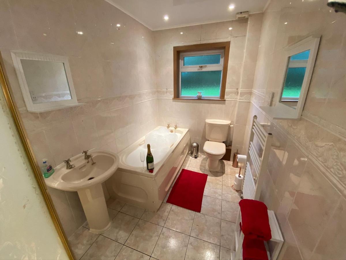 Holiday home Tranquil Thornhill Retreat With Hot Tub